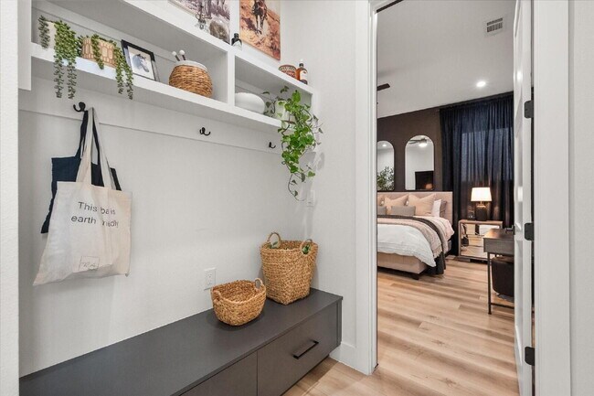 Building Photo - "Luxury 5-bedroom home offering expansive living, upscale design and seamless indoor-outdoor ente...