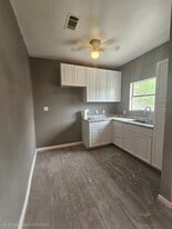 Building Photo - 2713 Lenway St