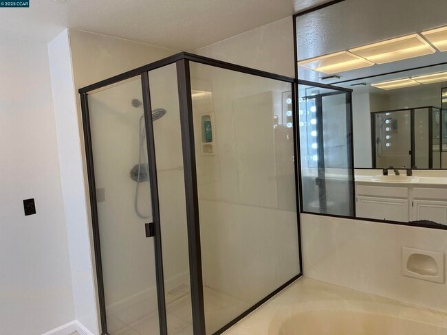 Building Photo - 224 Lasso Cir