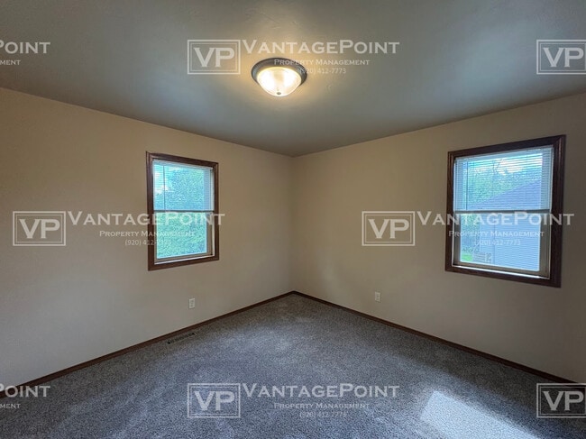 Building Photo - 2250 Daly Dr