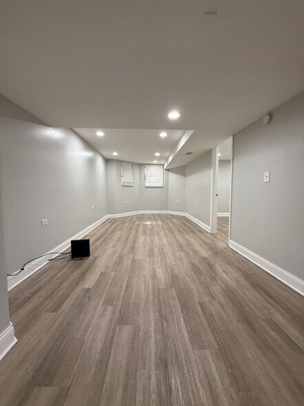 Building Photo - 3840 W Fillmore St