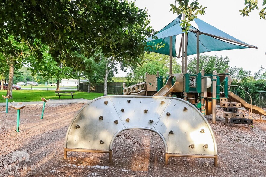 Building Photo - 2511 Mallory Hills Rd