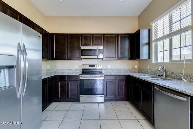 Building Photo - 1367 S Country Club Dr