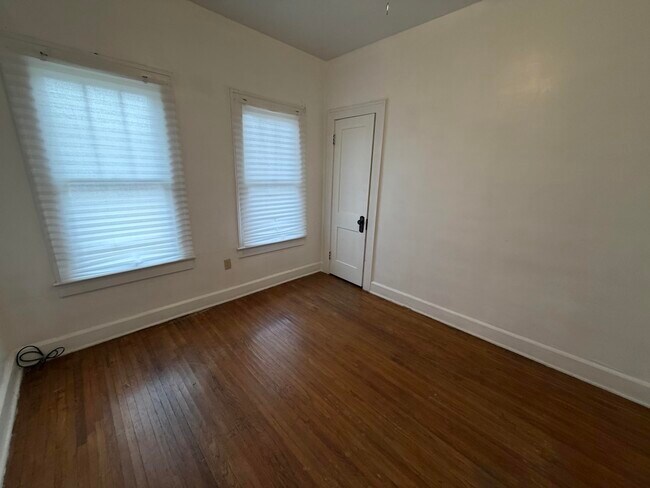 Building Photo - 1121 Bowman-N