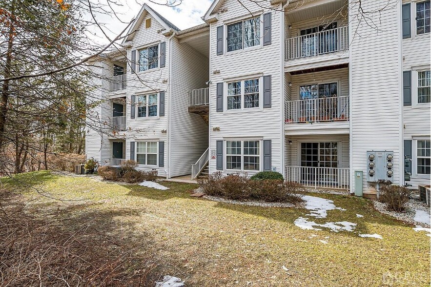 Building Photo - 1138 Waterford Dr