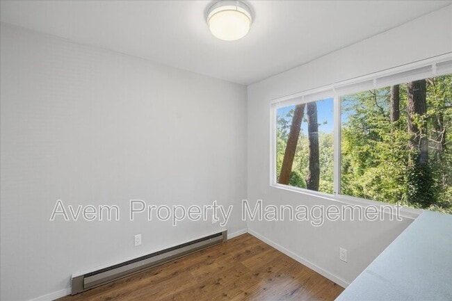 Building Photo - 5023-5033 SW Pasadena Street - 5027