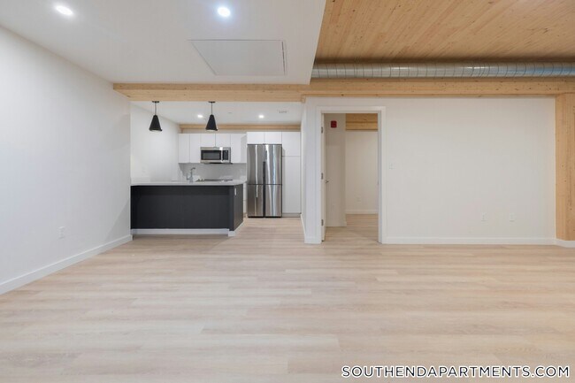 Building Photo - 11 E Lenox St