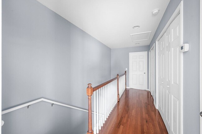 Building Photo - Awesome 2BE/2.5BA duplex Incredible location near Vanderbilt University!