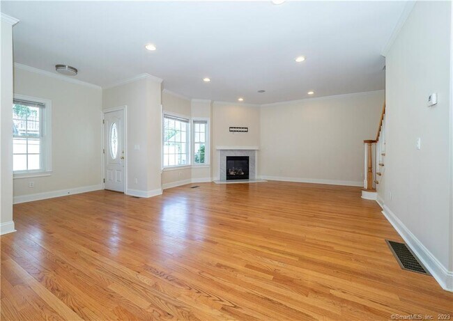 Building Photo - 1023 Black Rock Tpke