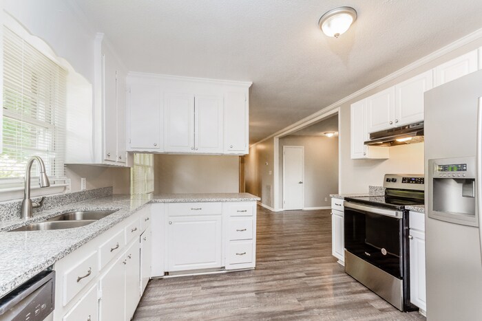 Building Photo - 8609 Lobelia St