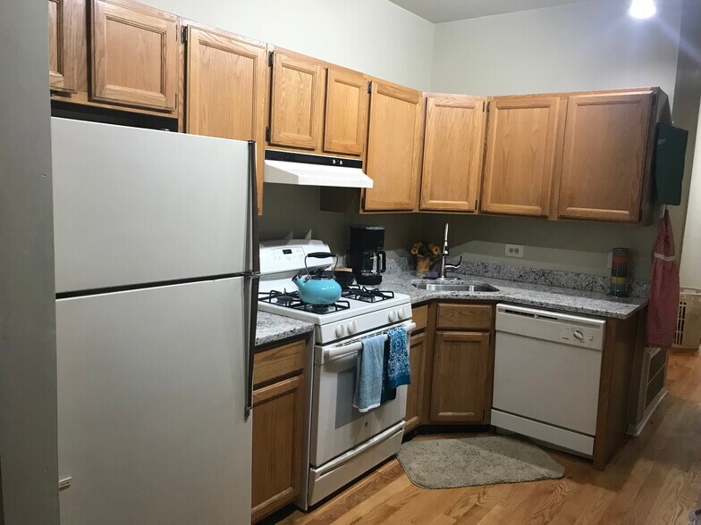 Kitchen - 619 S Loomis St