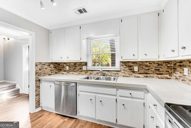 Building Photo - 1420 Old Virginia Ct SE