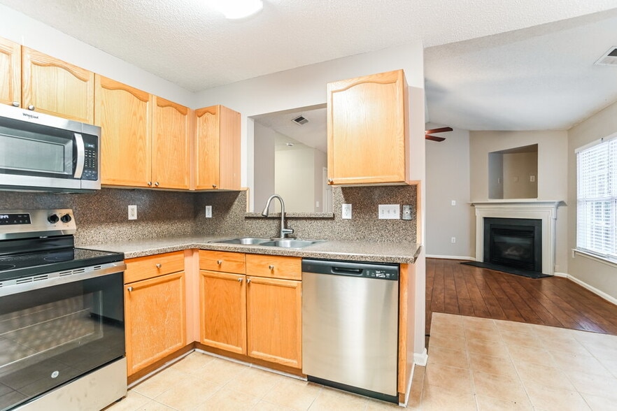 Building Photo - 3238 Longspur Dr