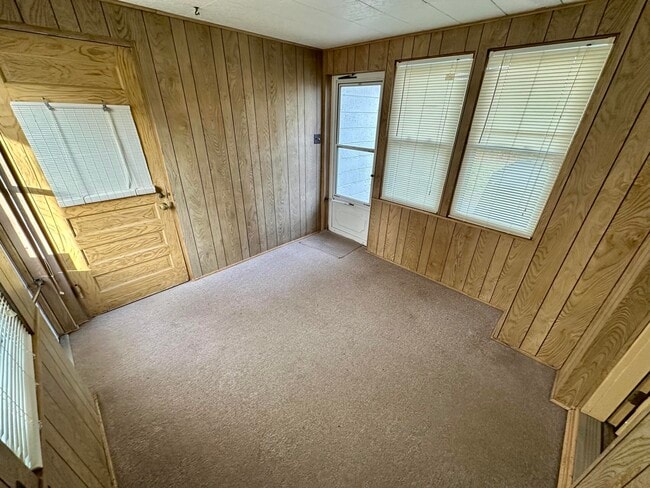 Building Photo - 744 Horton St