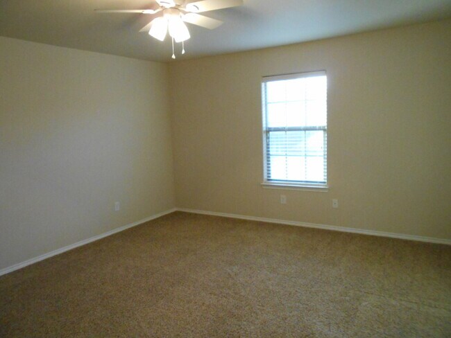 Building Photo - Beautiful 4/2/2 in SW Lubbock