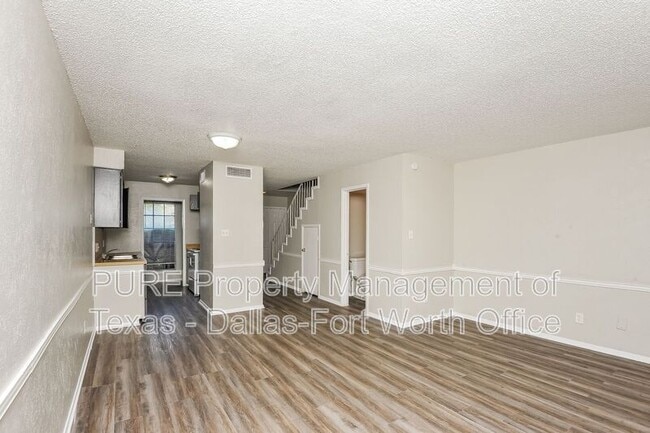 Building Photo - 1128 Highbush Dr