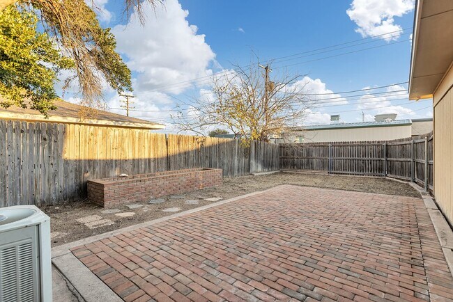 Building Photo - 3712 Monclair Ave