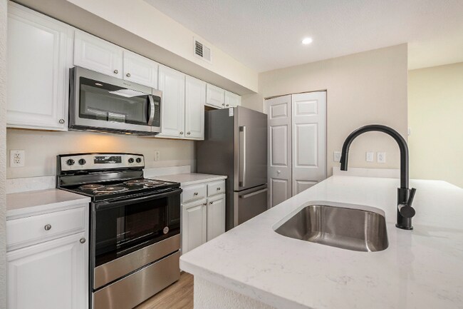 Building Photo - 1481 Center St Ext