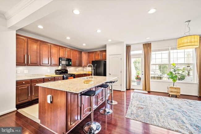 Building Photo - 43656 Chicacoon Creek Square