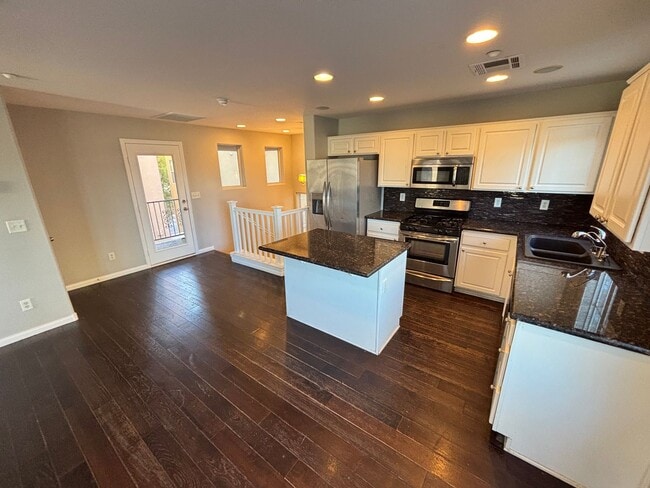 Building Photo - Beautiful Trilevel 3 Bed/3bath/2 car home located in Northwest Las Vegas --Enjoy Rent-Free Holidays!