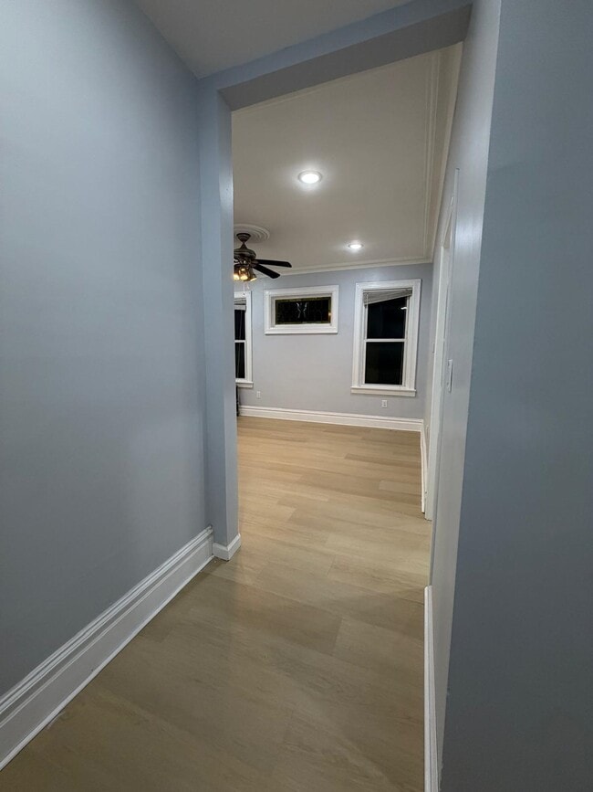 Building Photo - 154 W 33rd St