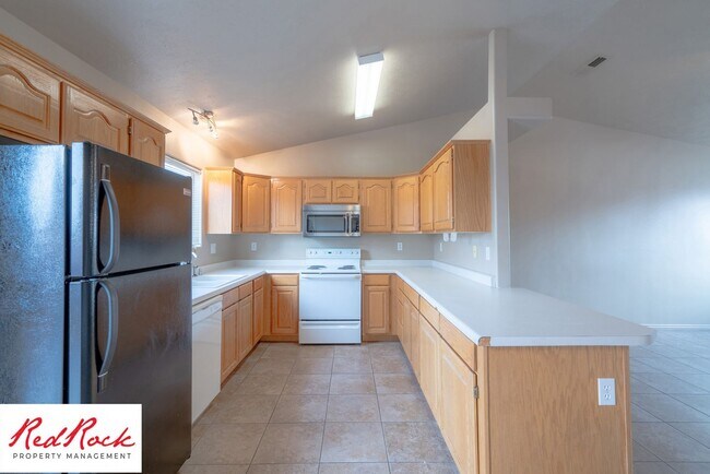 Building Photo - 1178 E 300 S
