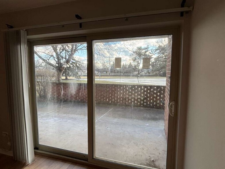 Building Photo - 16 E Old Willow Rd