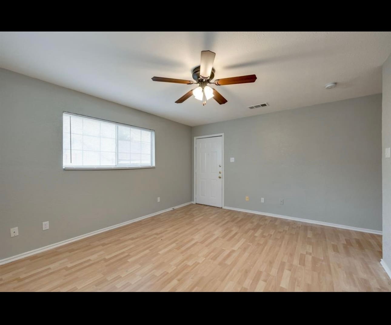 Building Photo - 5320 Lovell Ave