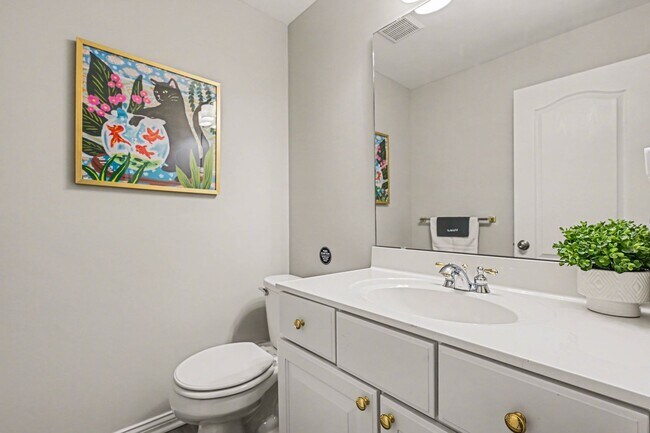 Building Photo - Freshly Renovated 4 Bedroom Home In Centerville OH