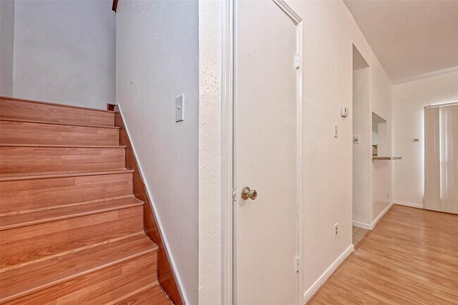 Building Photo - 8299 Cambridge St