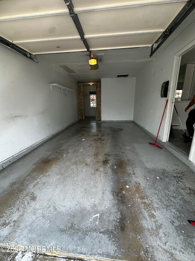 Building Photo - 1042 Aberdeen Dr