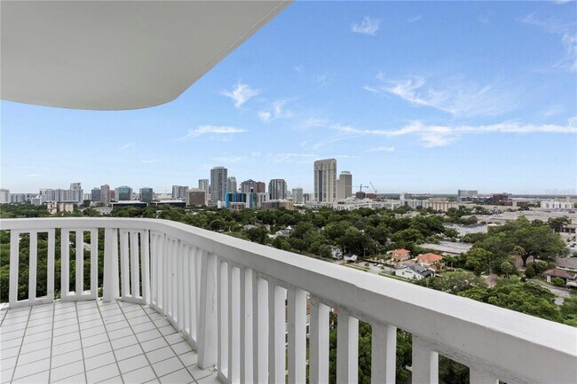 Building Photo - 400 E Colonial Dr