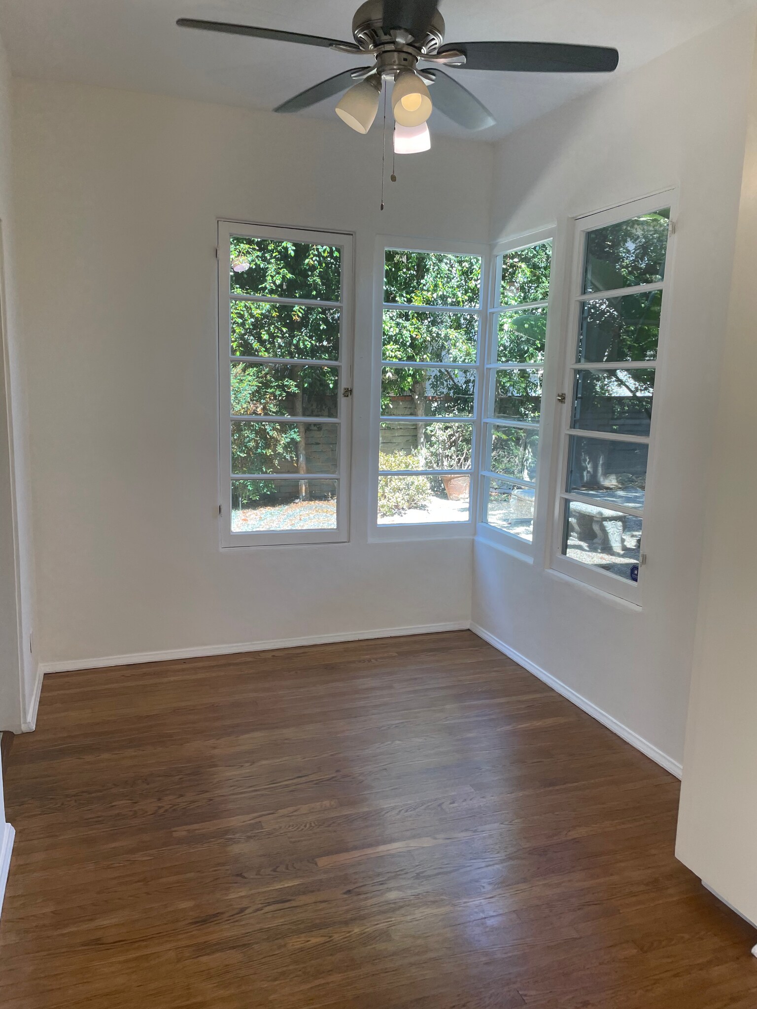 Dining Room - 407 Riverdale Dr