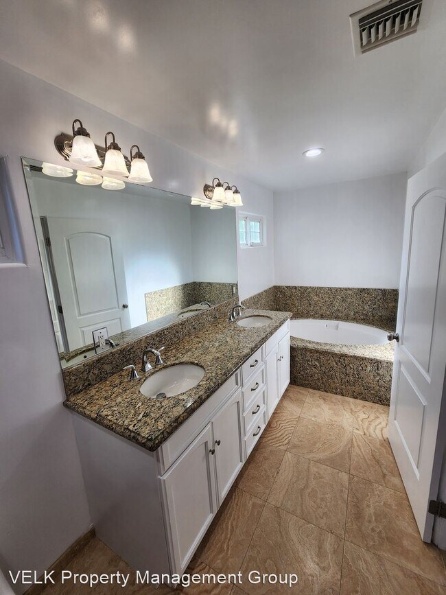 Building Photo - 3 br, 2.5 bath House - 2585 N Windsor Ave