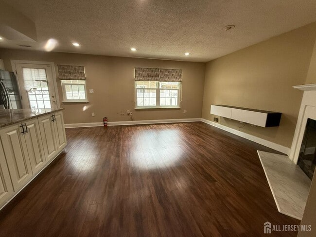 Building Photo - 88 Sapphire Ln