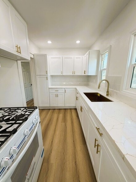 Building Photo - 1175 E Broadway