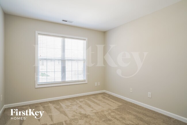 Building Photo - 8163 Willowglen Dr