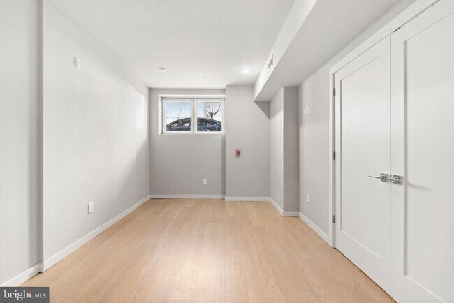 Building Photo - 2142 Master St