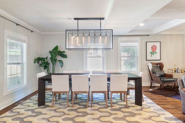 Building Photo - Gorgeous 4/3.5 w/ Bedroom on Main & Large,...