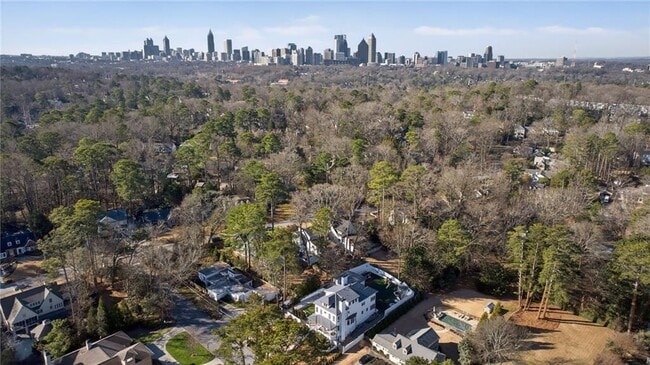 Building Photo - 1812 Wellbourne Dr NE