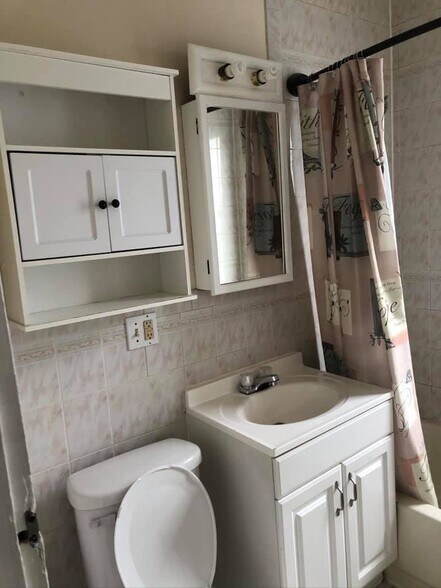Bathroom - 146 Edson Ave
