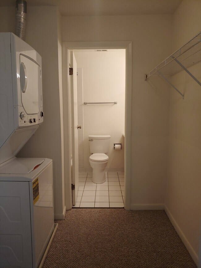 Building Photo - 5820 Oakwood Dr