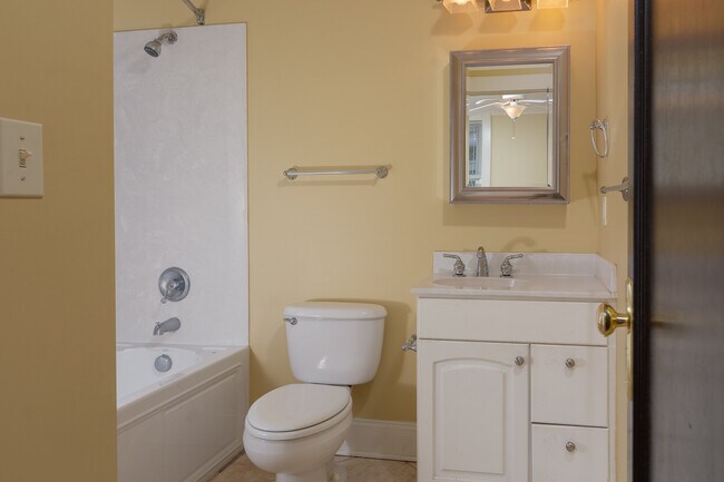Building Photo - The Senate Club - 2 bedroom/2 bath **** MO...