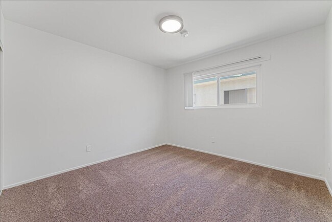 Building Photo - 5709 Hazeltine Ave