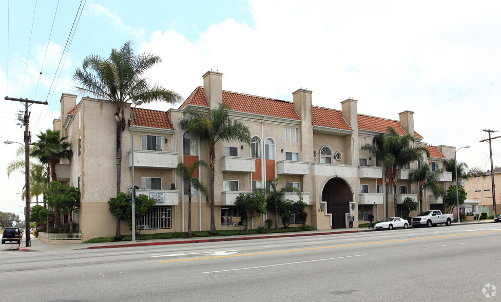 Primary Photo - Gateway Court