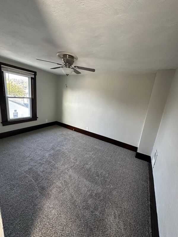 Building Photo - 904 7th Ave