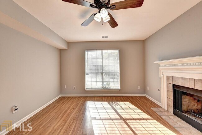 Building Photo - 1057 Mansfield Ct
