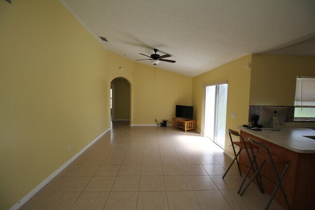 Building Photo - 709 Rostock Cir NW