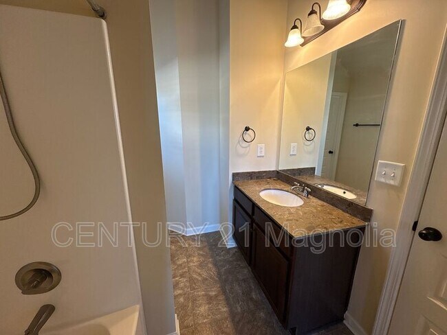 Building Photo - 4464 Grove Landing Dr