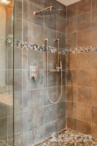 Building Photo - 3817 19th Ave N